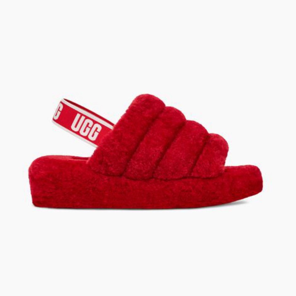 UGG Women’s Fluff Yeah slide. In color Ribbon Red. Size 7.